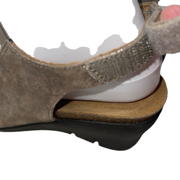 Comfortiva Women's Sandals 8M Gray Metallic Leather Pillowtop Slip On Open Toe - Picture 5 of 11